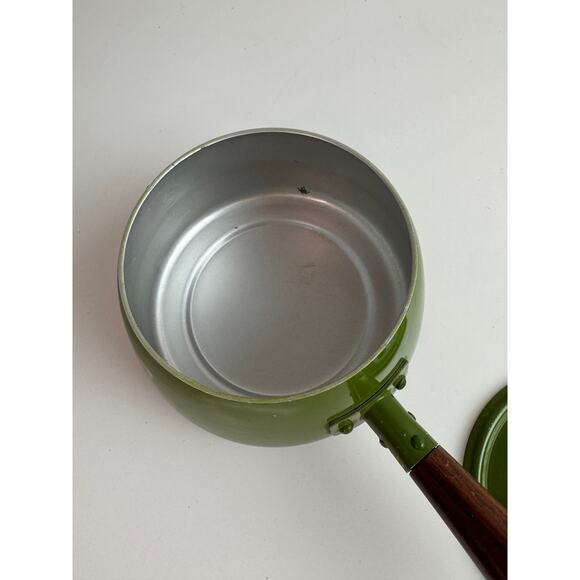 Vintage Tiny Avocado Fondue Pot Aluminum Wooden Single Handle with Lid - Picture 5 of 9